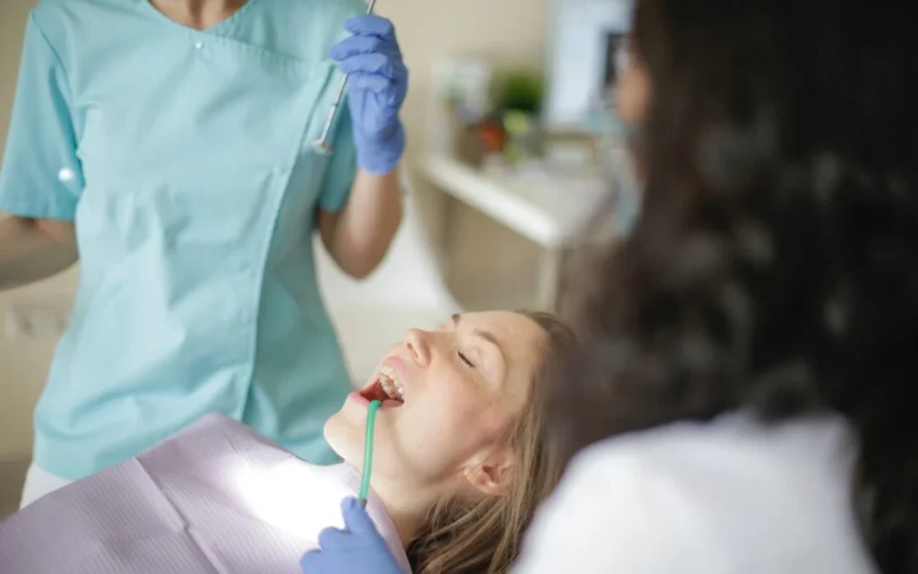 How Dentists Spot Cracks Lisburn